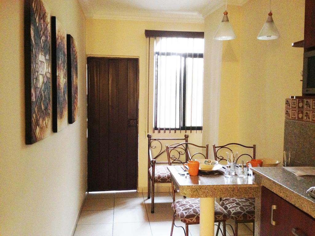 El Patio Suites II Guayaquil Kamer foto